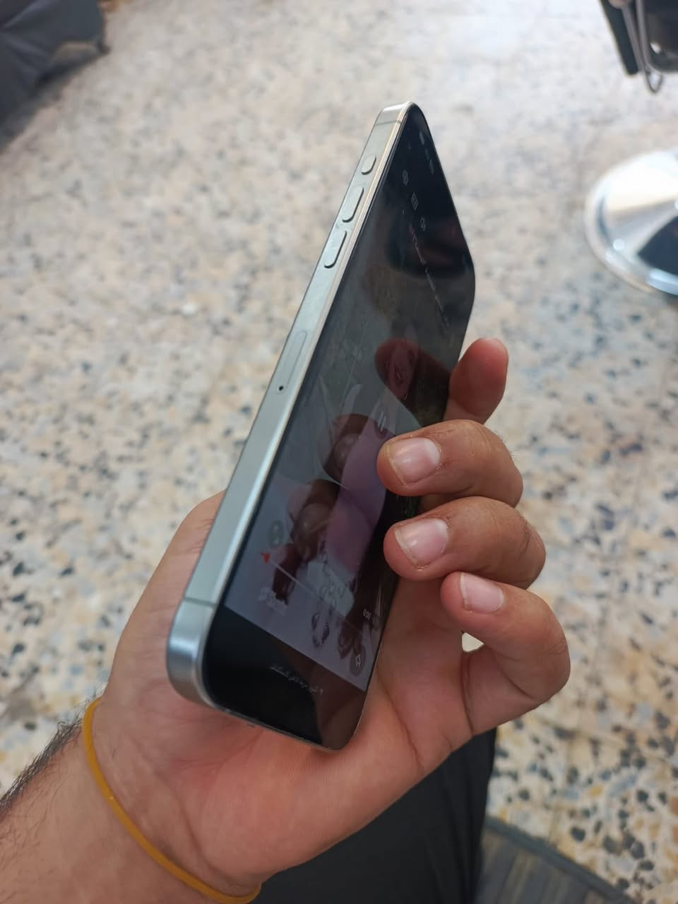 سلام عليكم15برو ماكس ما مبدل بي قطعه ذاكره 256  بطاريه 88  دبل 2خط.   فقط وكع جهاز صار بي نقطين ولكامره توقف لفيس ايدي صوج بل كامره ل ماميه تشتغل شويه وتنطفي كلولي تصليحه ب 50 الف. واني اريد ابيعه هيج جهاز.  600 وبي مجال ***********

