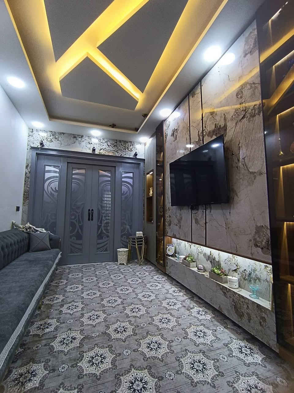 🏡 للبيع دار في حي الإخاء

📍 الموقع: حي الإخاء – شارع عرض 20 متر
📐 المساحة: 150 متر
📏 الواجهة: 6 متر
📄 السند: طابو زهور (شرط تحويل)

🎁 مميزات إضافية:

هدية كاونتر + بوفيه

البيت مكوّن من طابقين

🏠 تفاصيل الدار:

🔹 الطابق الأرضي:

كراج

هول

غرفة استقبال

مطبخ

صحيات

غرفتي نوم

🔹 الطابق الثاني:

3 غرف نوم

هول

صحيات

📞 للاستفسار عن السعر:
اكتب (تم) أو اتصل على الأرقام:
***********
***********

📍 عنوان المكتب:
حي البكر – سايدين الكنيسة – مجاور معهد النجاح للبنات
عقارات أرض الملوك
