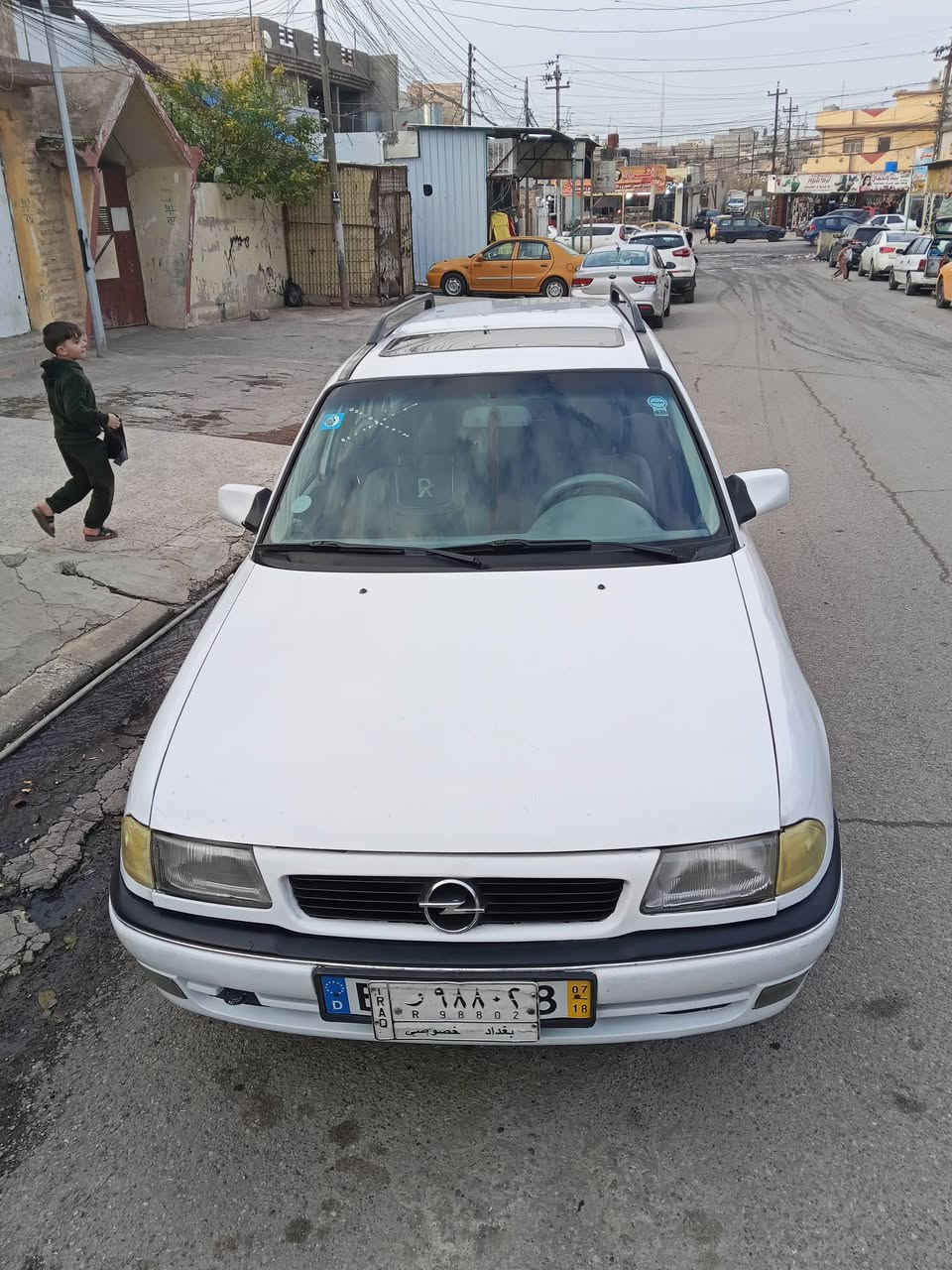 السلام عليكم استره للبيع موديل1993  كابون بانزين بيه السياره بدون. صبغ   محرك بيه اثر نفخ السعر 55 بيها مجال للاتصال*********** العنوان موصل حي عدن السياره باسمي شرط التحويل
