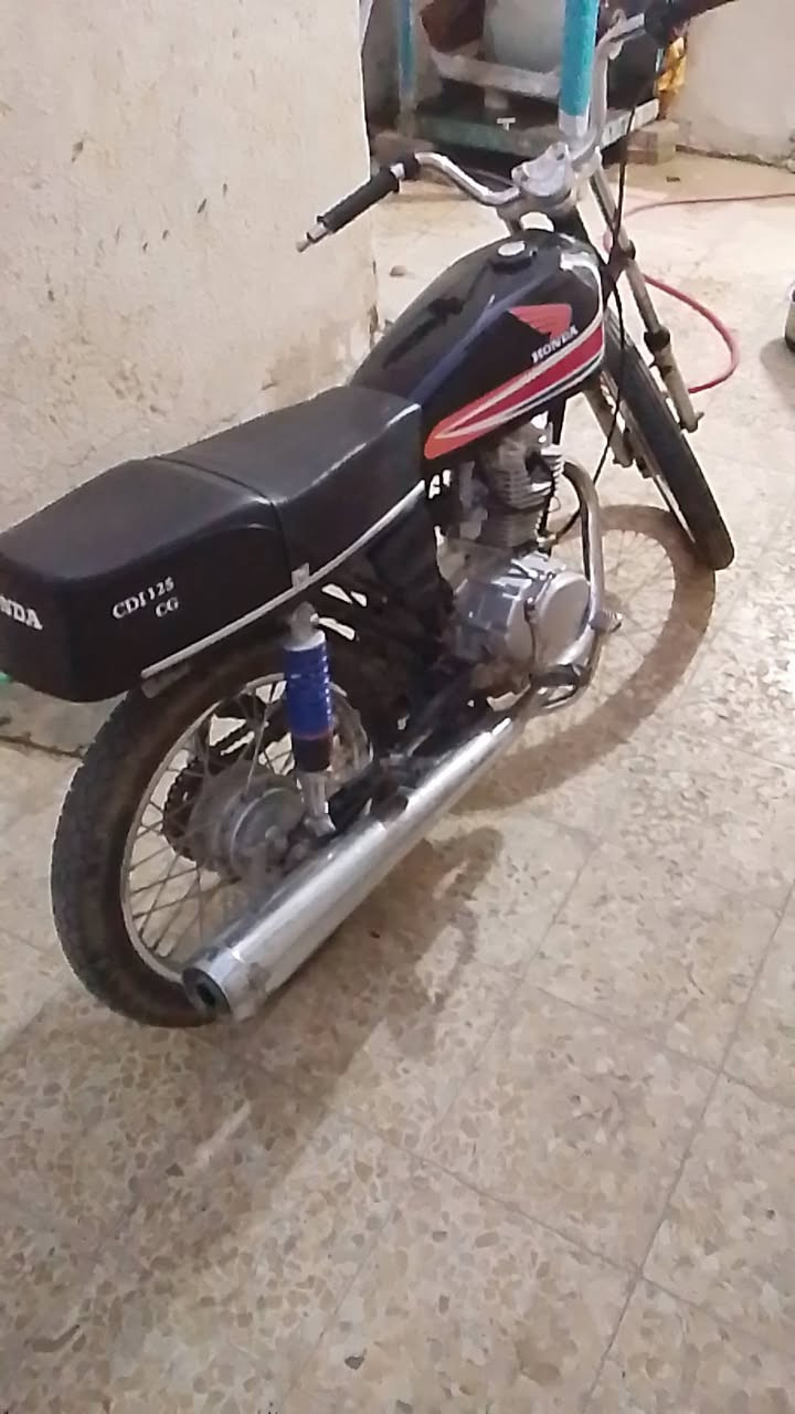 اربعه كير كلك كلك بيها خيط بخار 300 وبيها مجال مكلف بالنشر لتراسل ***********
