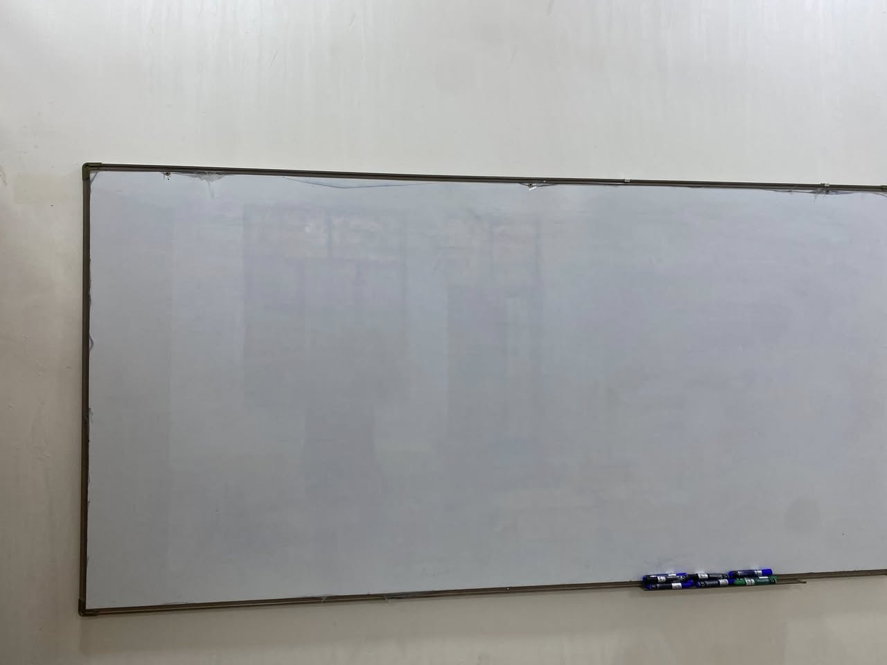 السلام عليكم
تجهيزات معهد للبيع 

رحلات ( مقعد واحد ) العدد 20 قطعة 

مكتب + كرسي مكتبي 

4 كراسي بلاستك قوية 

سبورتين ( وجهين ) مستخدم فقط وجه واحد 

مبردة صغيرة

بحالة ممتازة 

للتواصل : ***********
وعلى الخاص ايضًا
