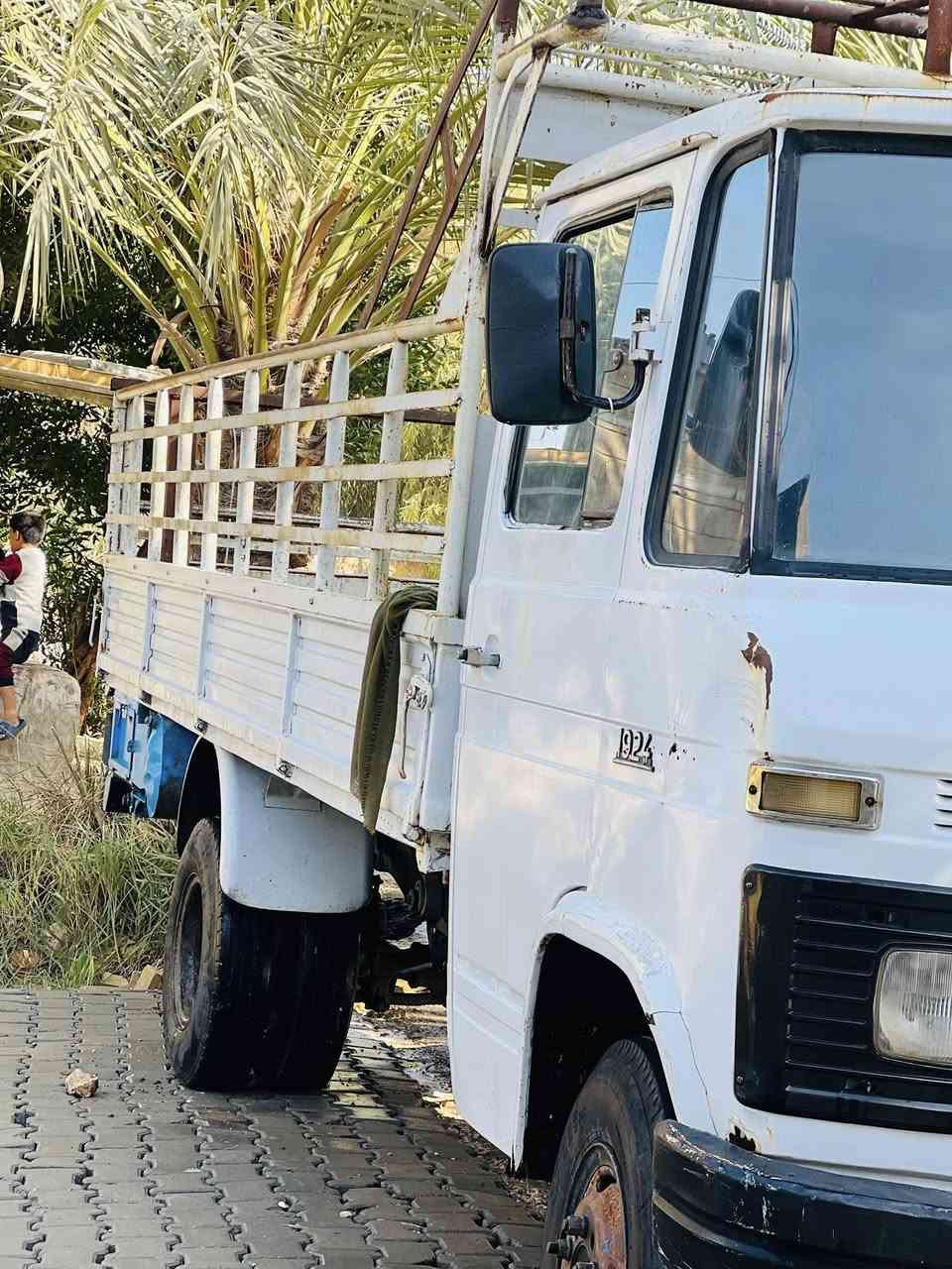 السلام عليكم 

سياره خرسه للبيع 
سياره نظيفه كدام عينك 
جاهزه مجهزه من كلشي 
السعر خاص : ***********
