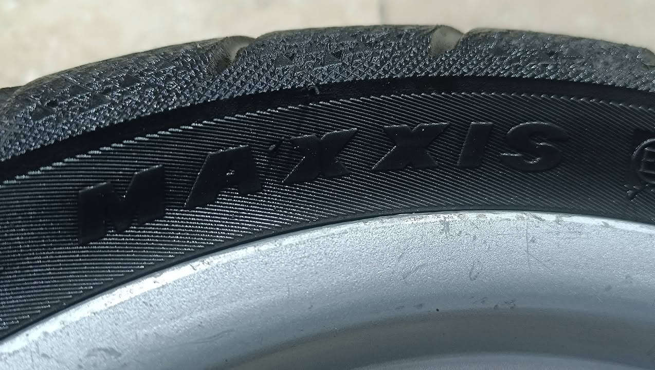 سلام عليكم ويل خلفي سكنس عام تايوان ياماها الاصلي نضيف ويا تاير MAXXIS تيوان الاصلي / مكاني بغداد البنوك / رقم ***********/ سعر 45
