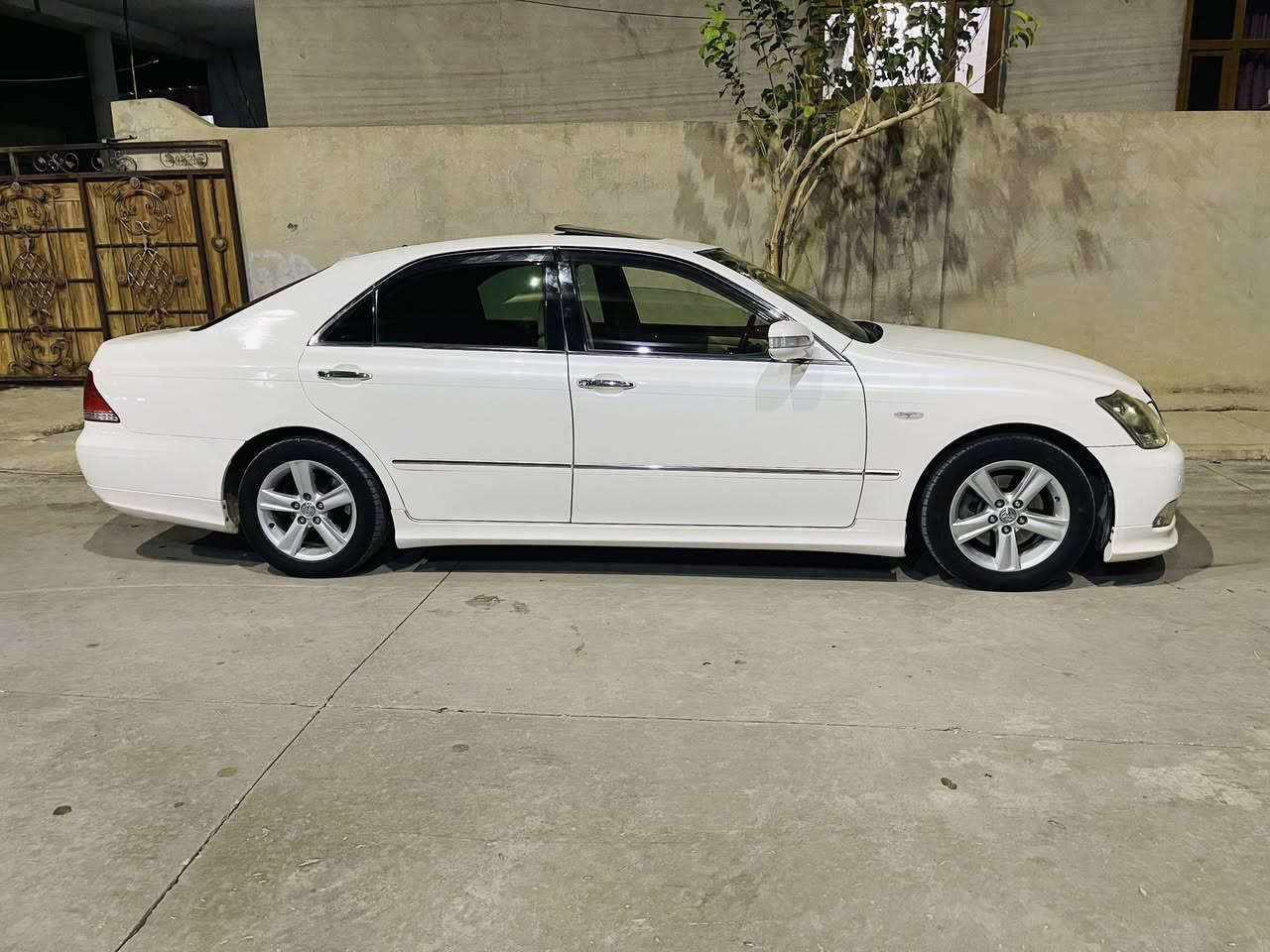 ماشاءالله
شاهينه ي ٢٠٠٥براوا نمونه له جواني مه كينه ١٨٢بيدوكه ل
ده حامي بوده حامي به شه رته. كامل كامل مه زبوت كراوا ٢٥٠مه سروفي تيدا نيه 
جالو شوختي نيه. ساردي مه زبوته كه رمي مه زبوته بريكي به ستراوا. جامي هه ل كيراوا. به وشه رته له رسمه كان جوانتر بيت. ٣سي دوكمه ي به رده يه. سه ياره ي مال بوه باتري تازه يه. سلايته. ئاوينه ئيشاره ته  نمونه له جواني 
شوين ژاراوا قه لا دزي
سحري ٥٩كه لا و كه كه ميك مه جال
***********
٥٩كه لا
