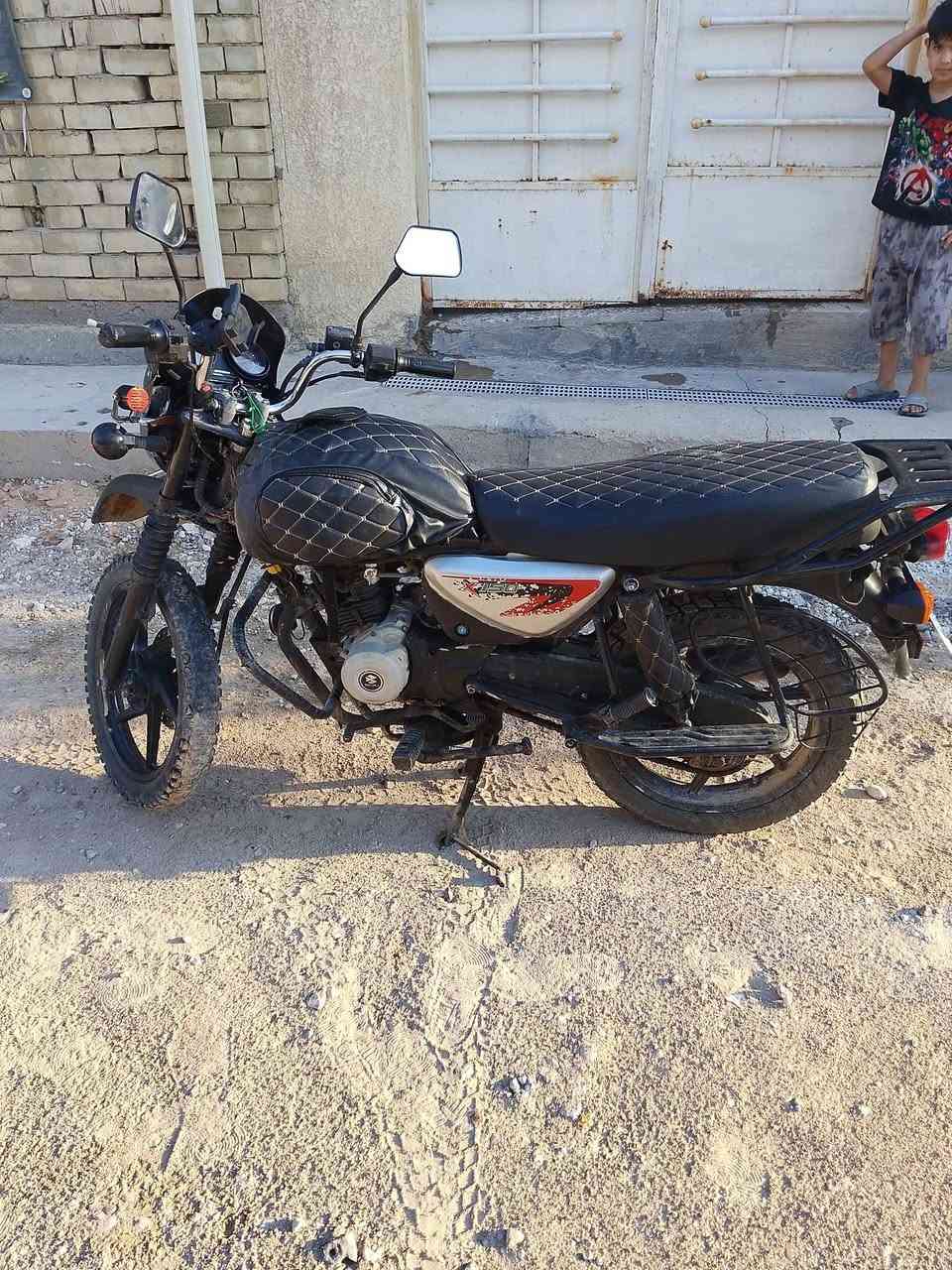 سلام عليكم بوكسر 22 مرقم بيه ضربه بلتانكي وبيه نقوصات يعني  سعر مليون ونص وبيه مجال مكاني الزعفرانية. ***********
