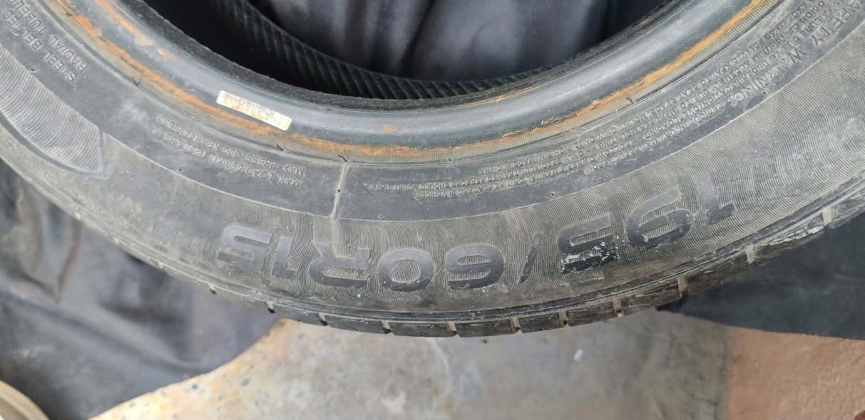 تايرات ١٥ حجم طخم ٤ نضافه كدام العين مابيهم وحده سايفه شراي قيم بما يرضي الله وخذهم ***********
