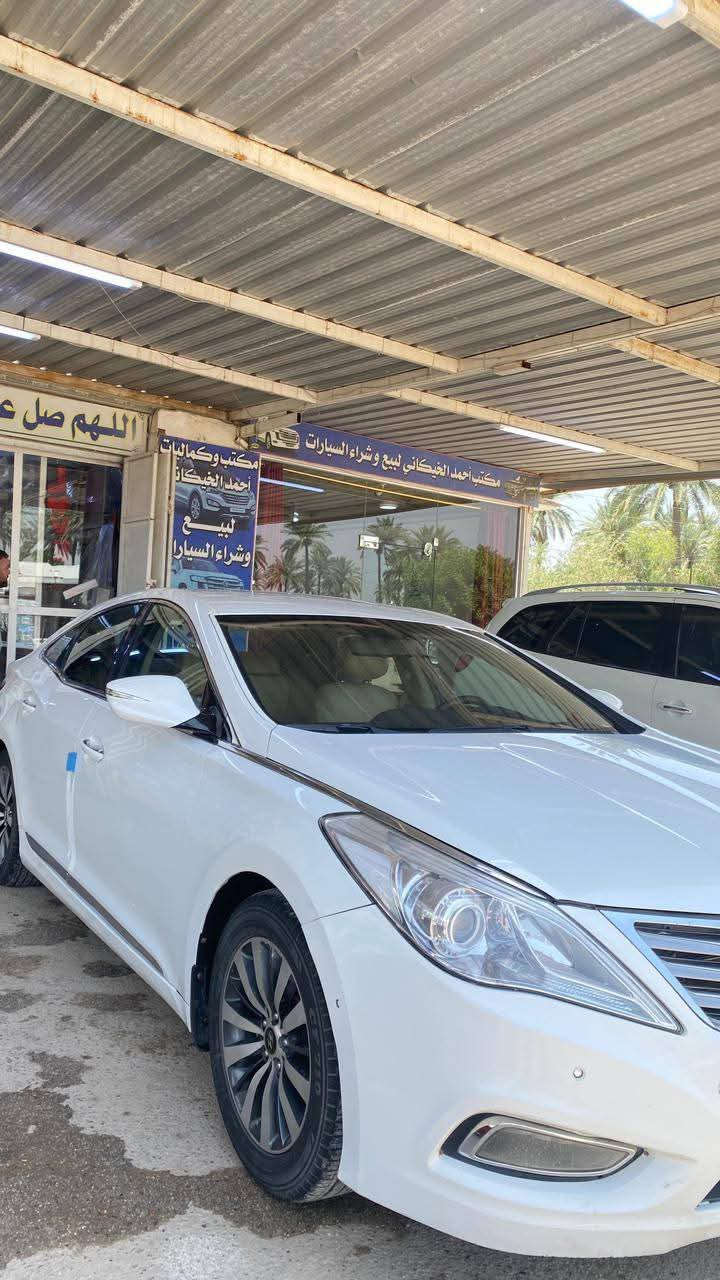 ازيرة موديل ١٤ 
رقم شمالي مطلوبة ٢٠ ورقة غرامات 
السيارة كاملة ومابيهة نقص برغي 
مكينة وحدادية جدد وخير من الله
وسعرها مناسب ٩٨ وبيها مجال حگ الجية
السيارة بيها بارد قليل بقبق الصندوك ودحجة بالباب زغيرة
مكان السيارة ديوانية 
مكلف بالنشر للتواصل اتصل او واتساب ***********
