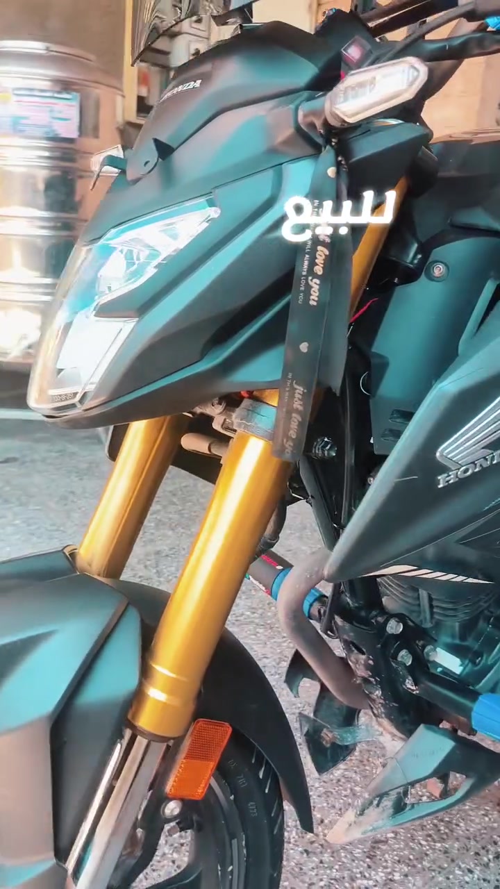 دراجة هوندا هورنيت 5 كير
ياباني الصنع🇯🇵🇯🇵🇯🇵🇯🇵
دراجة نضيفة بيهة نواقص بسيطة من الخارج بس
 ك ميكانيك مكفولة من الاف لل الياء دراجة ماشية تقريب 50 الف حلوة نضيفة كشخة هم مال جمبازية وسفر لين تتحمل ضغط كولش جبير وايضآ و بنفس الوقت حلو كشغل لين مكينة 200 و+ اقتصادية ك بانزين اكثر من البوكسر والدايون وباقي الدراجات السعر 3 و 300 بيها مجال لشراي عنوان حسينية الراشدية *********** واتساب
