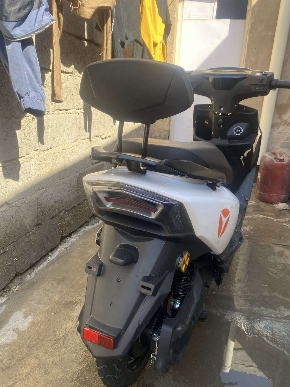 السلام عليكم دارجه شحن RN من شركه ياديه الداجه جديده امعنه الكلمه بس ندعمت  وتكسرن كفراتها الاماميه الايت موجود كلشي ما بي طالعه من الشركه يوم ١٥ بشهر ال١ مصارلها هواي السعر ٥٥٠ وبيها مجال دراجه جديده مكاني بغداد الدوره ***********
