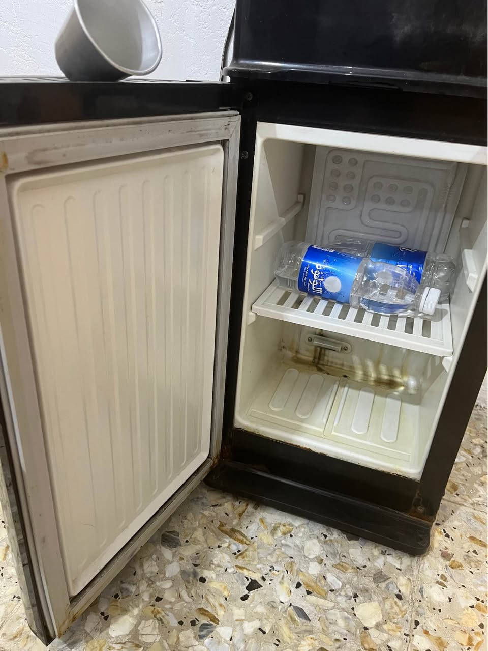 براد ماء شغال كله حار وبارد ومعتدل والثلاجه شغاله مالته وعلى الفحص سعره 65 وبيه مجال المكان نهايه الشعله منطقه الدهله *********** بغداد, العراق
