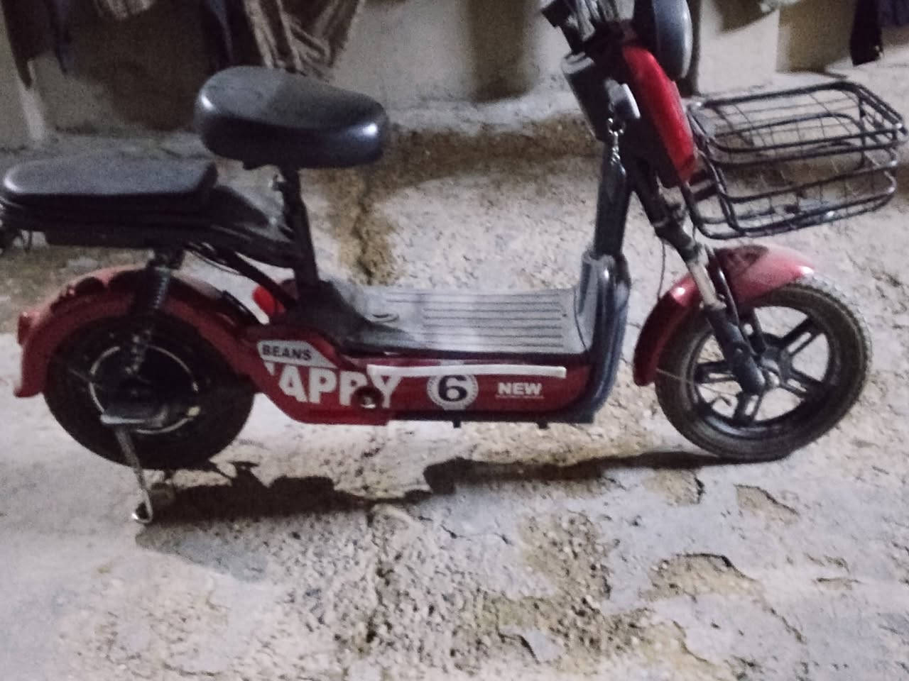 السلام عليكم
دراجه شحن حجم14 للبيع 
تحتوي الدراجه على 4 بطاريات  تمشيط مسافه 45_50كيلو  بالشحنة الوحده 
دراجه نضيفه وكلشي بيها يشتغل 
 السعر 250 الف وبيها مجال 
 العنوان /بغداد_الدورة 
***********
