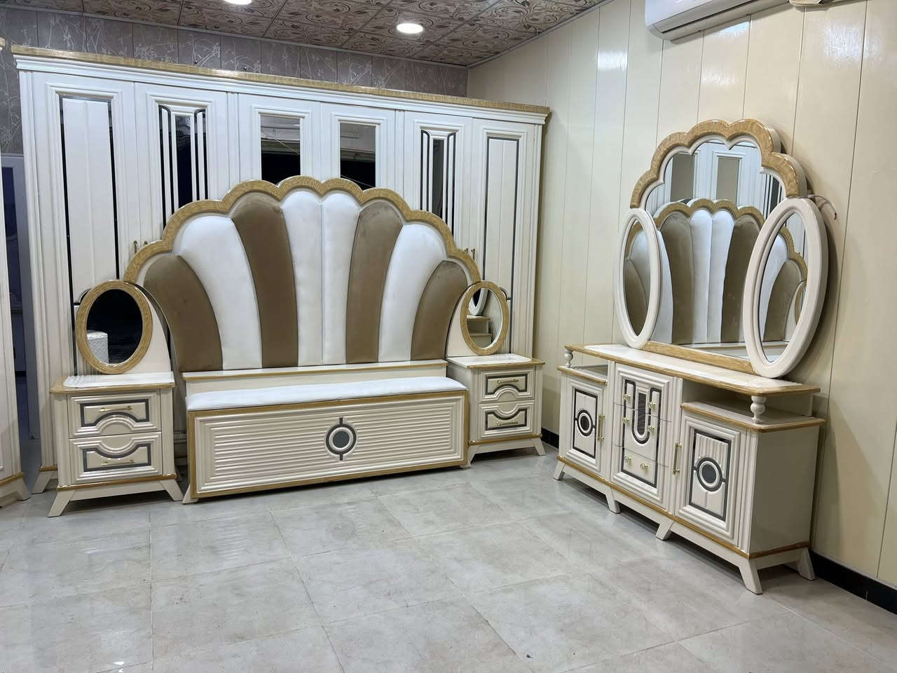 تصيم تركي ولكن النجارة عراقيه
السعر مليونين و900
شامل شد ونقل جميع محافظات العراق انتاج معمل ومعرض الثقه للاثاث
العنوان بغداد قرب تقاطع البياع
للتواصل
***********
