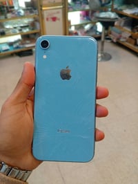 ايفون اكس ار ٦٤ • كسر بسيط بالظهر • بطاريه ٧١