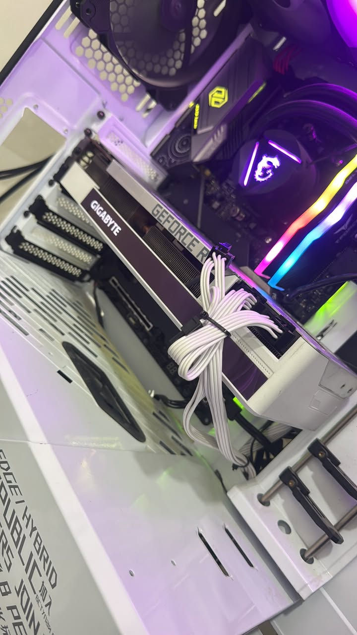 Pc للبيع
Rtx 3080 gigabyte ابيض
R9 5900x
X570 asrock نسخة كلش كلش قوية 
Ram 64gb 3600 tforce 32x2
Power 850w gold 
Case هيليوس (جديدة ب 400)
Hdd 1tb
Ssd 1tb
مبرد msi 360 
السعر  1500 وبيه شوية كلش مجال 
____________________
شاشة سامسونك 
2k 144hz 1ms
مقوسة 
سعر 225 قفل 🤍
____________________
قبل متدخل تعامل اسال عل قطع
إذا الهيلوس واذا البورد واذا الرام 
جيك يقلبي انت 🤍
اي استفسار خاص 
***********
اتصال او واتساب 🤍
