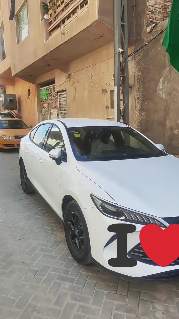 السلام عليكم
بي واي دي كن بلاص مكفولة 
عنوان بغداد مدينة الصدر 
السيارة ماشية 10000
***********
