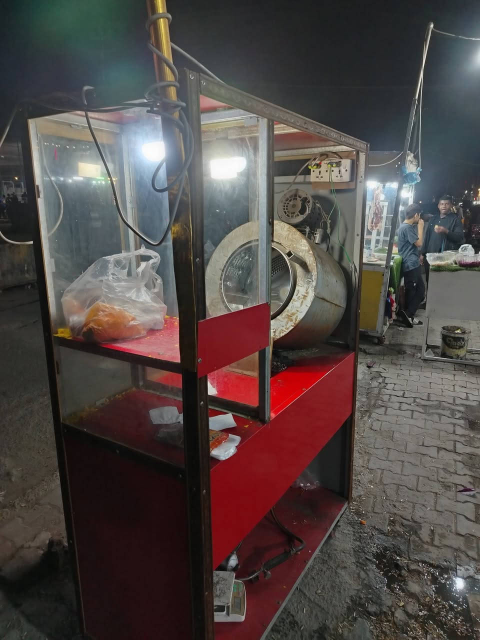 السلام عليكم مكينة حب وجبس جديدة مستخدمة شهرين فقط السعر ٣٠٠ وبيها مجال المكان مدينة الصدر ***********
