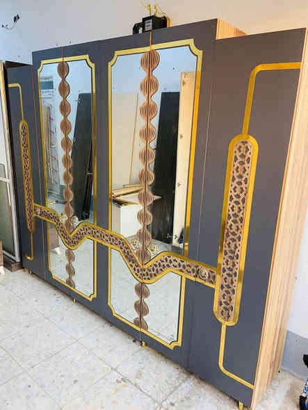 لبيع غرف نوم لوك كلش نظيف ابواب ٦ قطع تاخدوها ويا شد ونقل جاهز سعرها ٥٠٠ الف معرض الاخوين حي البكر اي استفسار ***********
