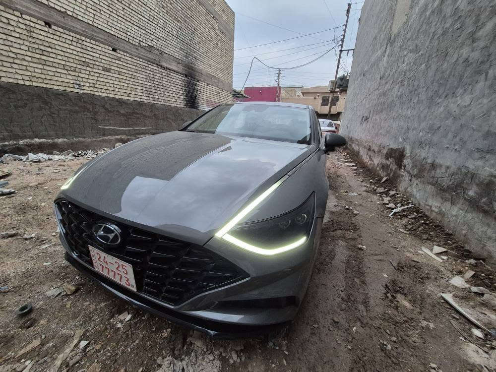 سوناتا 2023 SEL
دخول جديد بعدها كاتي مؤقت تترقم اربيل 
مواصفات SEL 
بصمة وتشغيل عن بعد 
كشنات كهرباء وتدفئة كشنات 
رادارات امامي وجانبي 
تحديد مسار وقيادة ذاتية 
نقطة عمياء 
مكينة 2500 
ضرر سطحي خفيف بدون اي دواخل
 بدون ايرباك جاملغ صبغ ونص البنيد صبغ 
مكان السيارة بغداد حي الجهاد 
السعر 166 واذا تريد مرقم ضيف عليها 12 
*********** 
*********** بغداد, العراق

