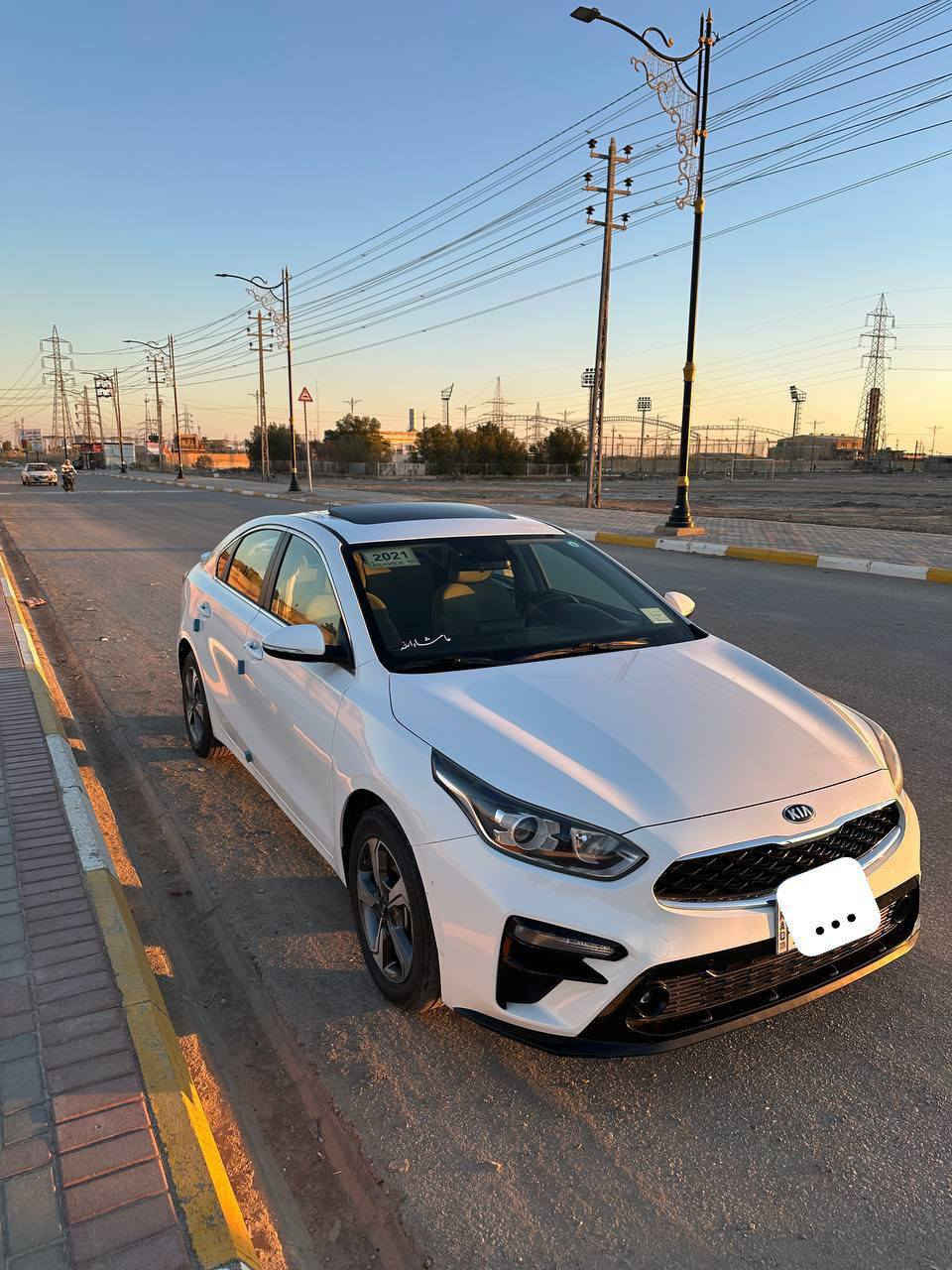 كيا سيراتو مديل 2021 خليجي فول مواصفات محرك 1600
بصمه
فتحه
تبريد قطعتين 
شاشة كبيرة
تشغيل عن بعد
كفاله السيارة 

السعر 173 
مكان السيارة السماوة

للأستفسار ***********
