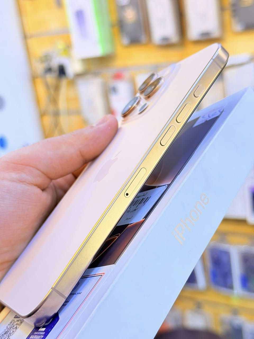 ايفون 16برو ماكس ذاكره 256بطاريه 100‎%‎مشحون 124مره فقط جهاز بمعنه كلامه نضيف هوه جديد سوه عربي شرق اوسط اصلي ضمان ماستر لا مفتوح ولا مصلح  ملحقات كامله فحص حاسبه كوله نورمل ضمان 5ايام من مركز 
سعر 1450الف قفله من الاخير 
بغداد البياع شارع عشرين مكتب ماستر للمبايل 
***********
