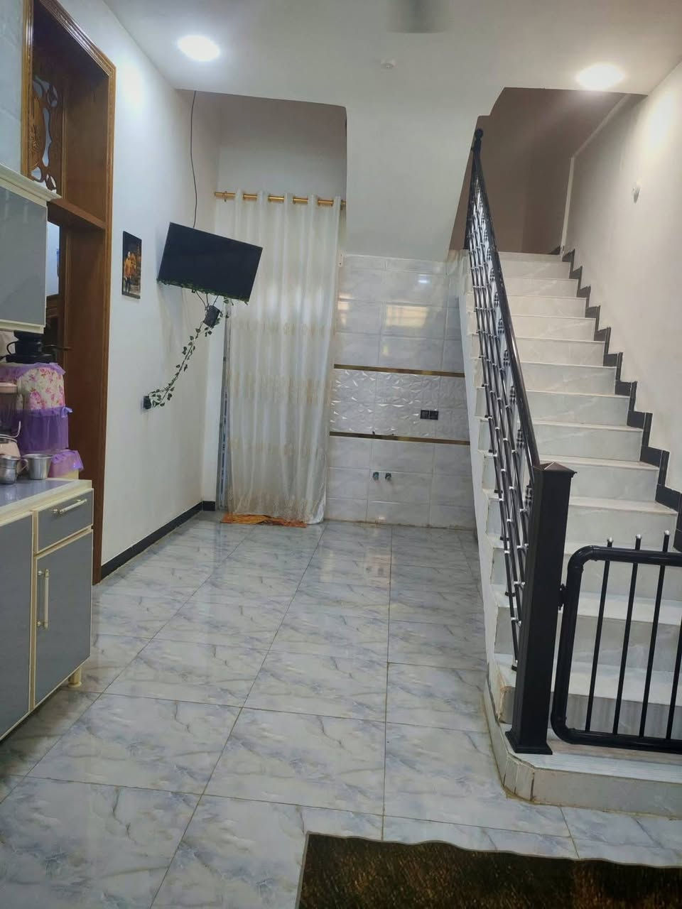 بيت مساحته 100 مربع العنوان ورديه شارع الغسل ثالث فرع بناء طابوك صب طابو زراعي سند25 بناء مرتب حديث
يتكون من غرفه كلدور مع مطبخ سوه مفتوح مع صاله مع مجمع صحيات كامل

مكتب وعقارات الوارث
***********

