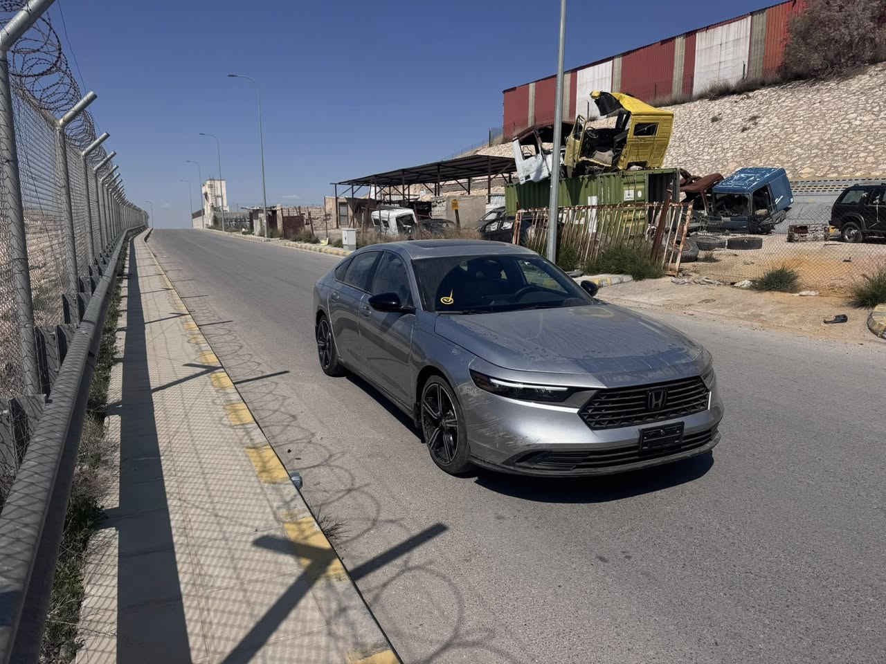 هوندا اكورد هايبرد  موديل 2024
 صنف  SPORT 
لون سلفر
محرك 2000cc هايبرد اقتصادي. 
أضافات 
فتحة بالسقف عدة حركات 
رادار 
مانع تصادم 
تحديد مسرب 
سمارت كي بصمة تشغيل 
بصمة فتح أبواب 
بصمة فتح صندوق الاخلفي 
تشغيل عن بعد عن طريق الريموت 
أضوية أمامي led 
اضوية خلفية led
هاند بريك كهرباء  
كاميرا خلفية 
كراسي كهرباء
حساس مطر 

( جاملغ بارد فقط )
صور الحادث مرفقه 
عداد السيارة 9 الاف فقط 
بحاله الوكاله
السيارة موجوده في المنطقه الحره عمان 
السعر داخل المنطقه الحره 185 ورقة
واصل الى اربيل 205 ورقة

 اعتذر عن المراوس بيع فقط 
للاستفسار الاتصال 

‭+964 782 915 3488‬
