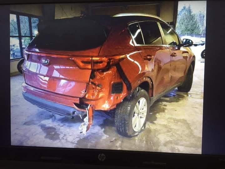 سبورتج موديل 17امريكي صور الحادث داخل المنشور سياره جاهزه من كلشي محرك كير حداده كلشي بيه مكفول ماشيه80الف اريدها 160$وبيه مجال اللاستفسار الاتصال على الرقم ***********العنوان بغداد حي اور قرب جامعة الامام الكاظم عليه السلام
