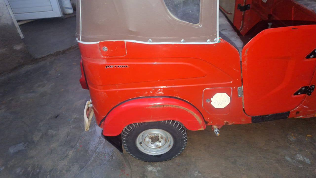 تكتك لبيع ٢٢ اوراق مكان كوت كشره مكفول صبغ ومعجون بيه باردات قليلات  وباغي كشر كدام عينك ومكينه مكفول تنقيص وتبخير علمن اوراق ستنساخ ضاعن الاصليات 
سعره ٥٠٠٠مليون 
مكان كوت 
***********
مكلف با نشر
