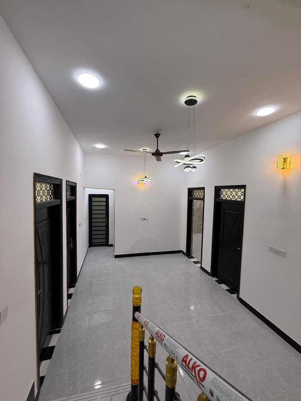 أسعد ألله أوقاتكم بكل خير 🔷
اللاستفسار📲***********

دار سكن للبيع بقمت روعه 🏭
المساحة 200 م
بناء حديث شقل درجه أولى👍
على شارع 10م تبليط 🛣
كافت لخدمات متوفره 

محتويات البيت ⬇️
1- كراج + حديقه
2- دوانيه
3- صاله
4- مطبخ
5- غرف منام عدد 2 
6- صحيات خارجي وداخلي

نوع العقار طابو زراعي
بأسم عراقي سند 25
الموقع راقي ⚡
البصره محوله الزهير
قريب على مركز لمدينه
يبعد عن سايدين سياحي 700م

كل هاذ جمال وترتيب
بسعر 125 وبي مجال لشراي
اللاستفسار 📲***********
