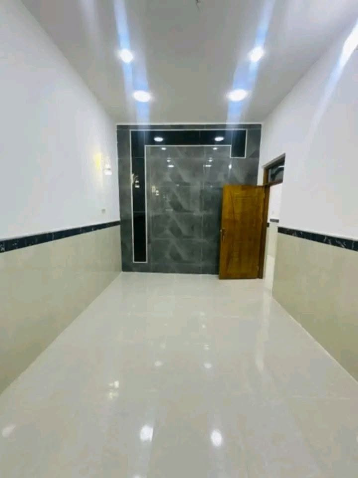 دار البـيـع  حـي الـغـيـدر  قـرب اسواق فـطومــه 

المساحــه100/م طولانـي  طابقين طـابو صـرف جـاهـز اللسكـن  
اللاستسفار  على رقم  الهاتف 📲📞***********
