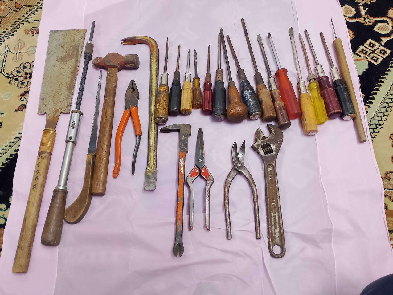 عده نجار  انكليزي  اصلي درجة اولى 26 قطعه سعر 75 الف بشرط اصلي رقمي ***********  عنوان كركوك
