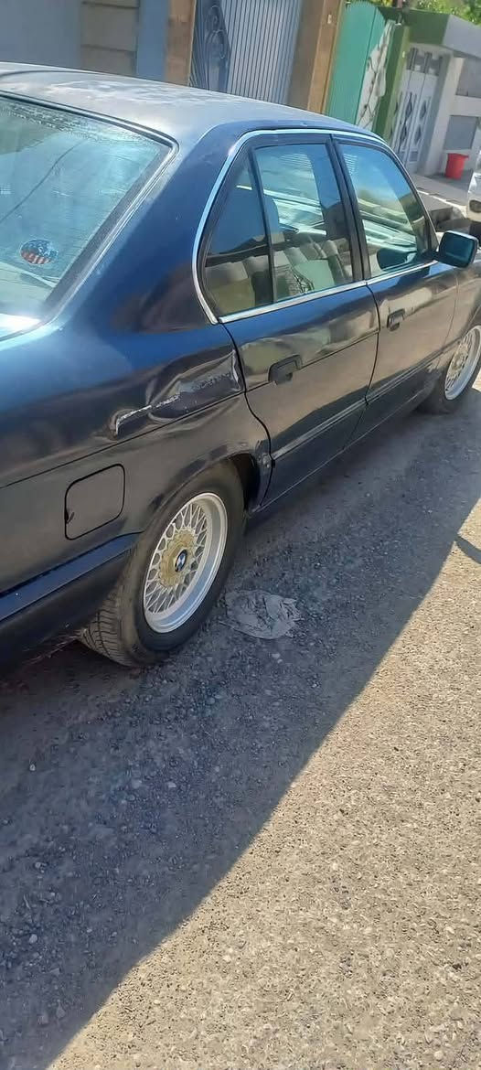 للبيع BWM حجم 225  محرك 28كبس كير اتوماتيك كير ومحرك شرط جديد مصبوغه جماليه احزام سقف ما مصبوغ ويل كب خليه اصلي طخم الامامي جديد طخم الخلفي تعبان مكفوله من الحادث اي حادث ما بيها بيها طخه خفيفه بجاملغ الخلفي واضحه بلصوره ما مصلحه السياره باسمي نينوى مشروع وطني السعر 55 وبيها مجال بسيط
رقم صاحبها وبيه واتساب اني مكلف بالنشر ‪0751 870 6676‬‏ مكان السياره موصل حي سومر
