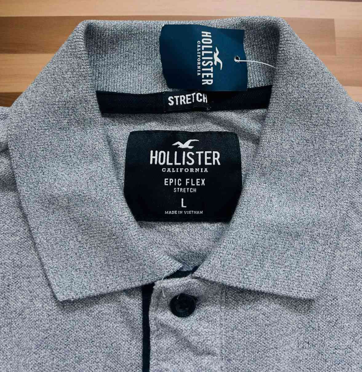 هوليستر (Hollister California) غَير مُستخدم.
59% قطن || 39% بوليستر: لمنع الانكماش وسرعة الجفاف.( ميحتاج كَوي)  ||2% إيلاستين (ليكرا). 
القياس لارج 
عُرض الصَدر 56 _ الطول 75 _ وزن 80_90 
السعر 35 .


**إذا كنت صاحب هذا الإعلان وتريد حذفه لأي سبب، رجاءا أرسل رسالة إلى الدعم الفني**