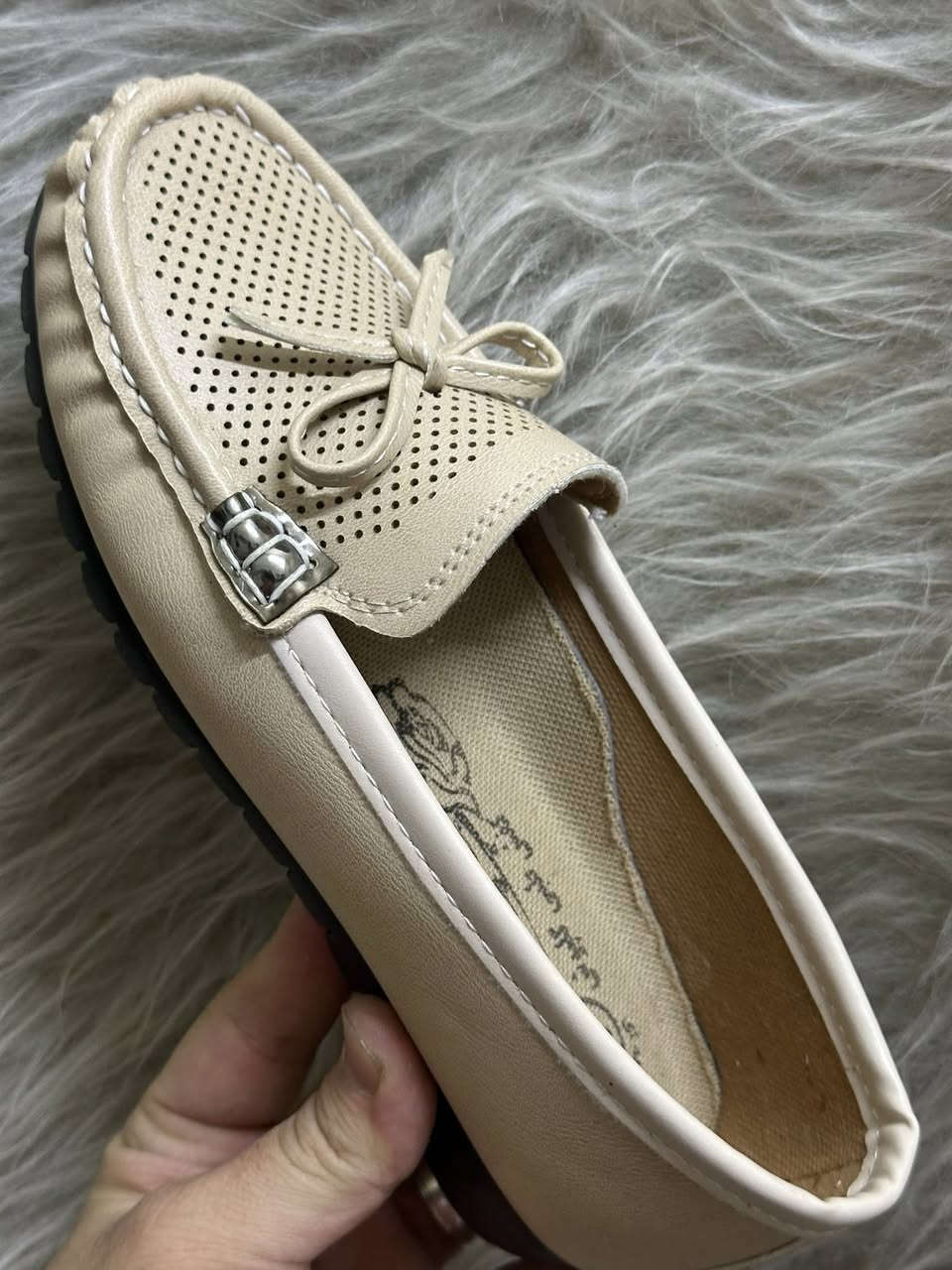 جملة فقط جملة فقط جملة فقط
لا يوجد مفرد لا يوجد مفرد
سعر الدرزن 39000 الف 
الدرزن لون واحد 12 قطعة
القياس 39-42
للتواصل واتساب ***********
