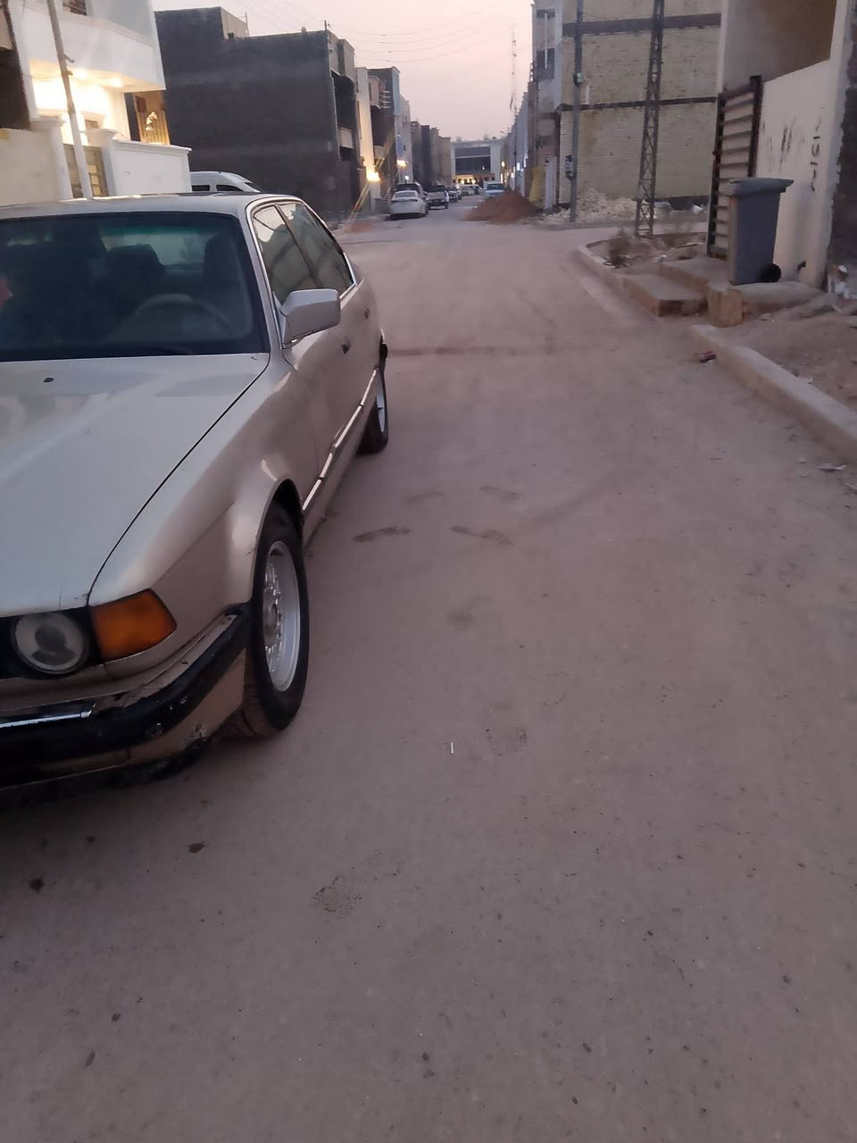 السلام عليكم
بي ام  ذ بلاديه السياره قطرت صبغ مابيه 
دبل جكمجه فول مواصفات بجم عريض 
غرفته جديده 
السعر 65 وبيه مجال 
العنوان بغداد الدوره حي دجل
رقم السياره انب

رقم الهاتف 
***********
