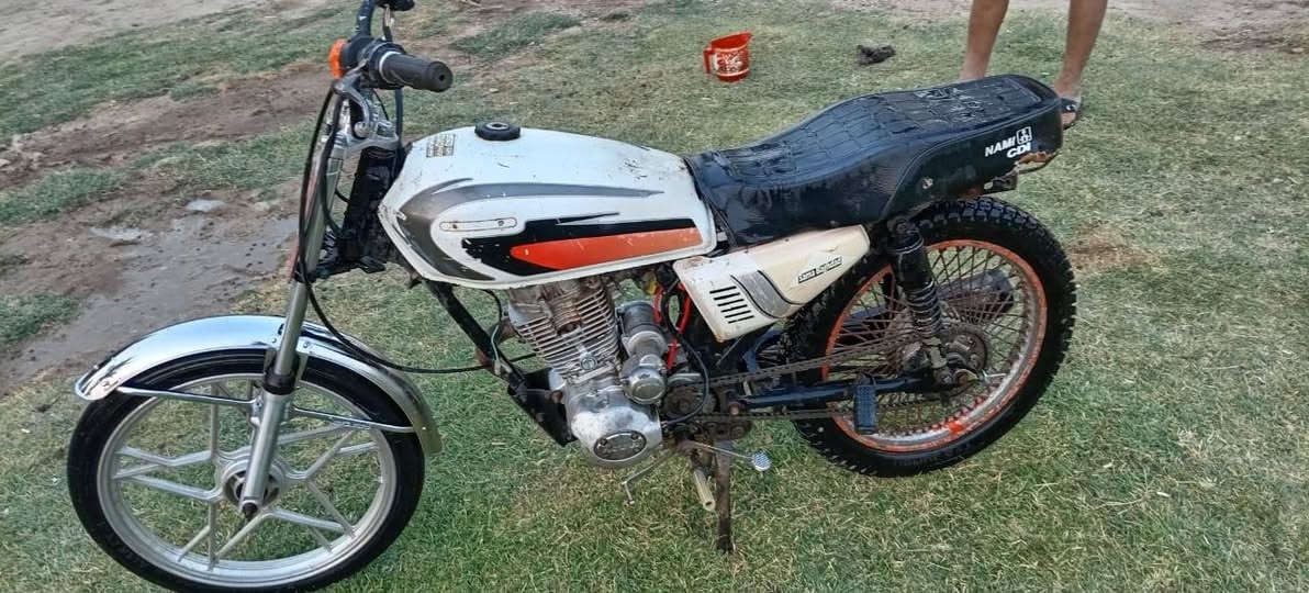 السلام عليكم دراجه  كلك كلك بدون وراق محرك مفتوح لايت شغال هورن شغال العنوان السماوه قضاء الخضر ناحية الدراجي السعر 250وبيه مجال قليل ***********
