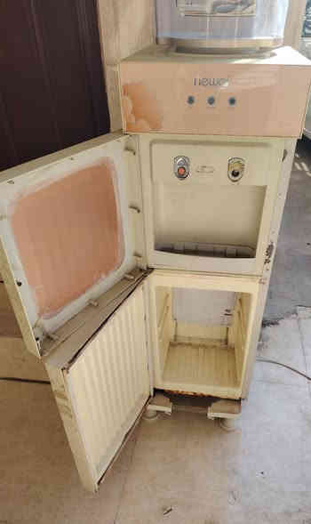 سلام عليكم للبيع براد ماء كل عيب مابي حار وبارد شغال ويه قاعده ماله كامل سعر 70 الف
***********
