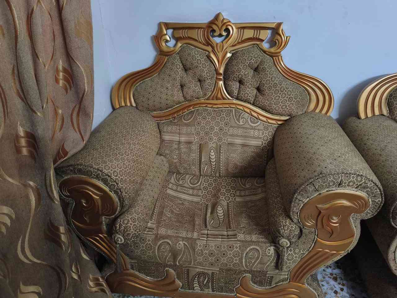 للبيع طخم قنفات الموضح بالصور بسعر 80 الف دينار 
للاتصال ***********
