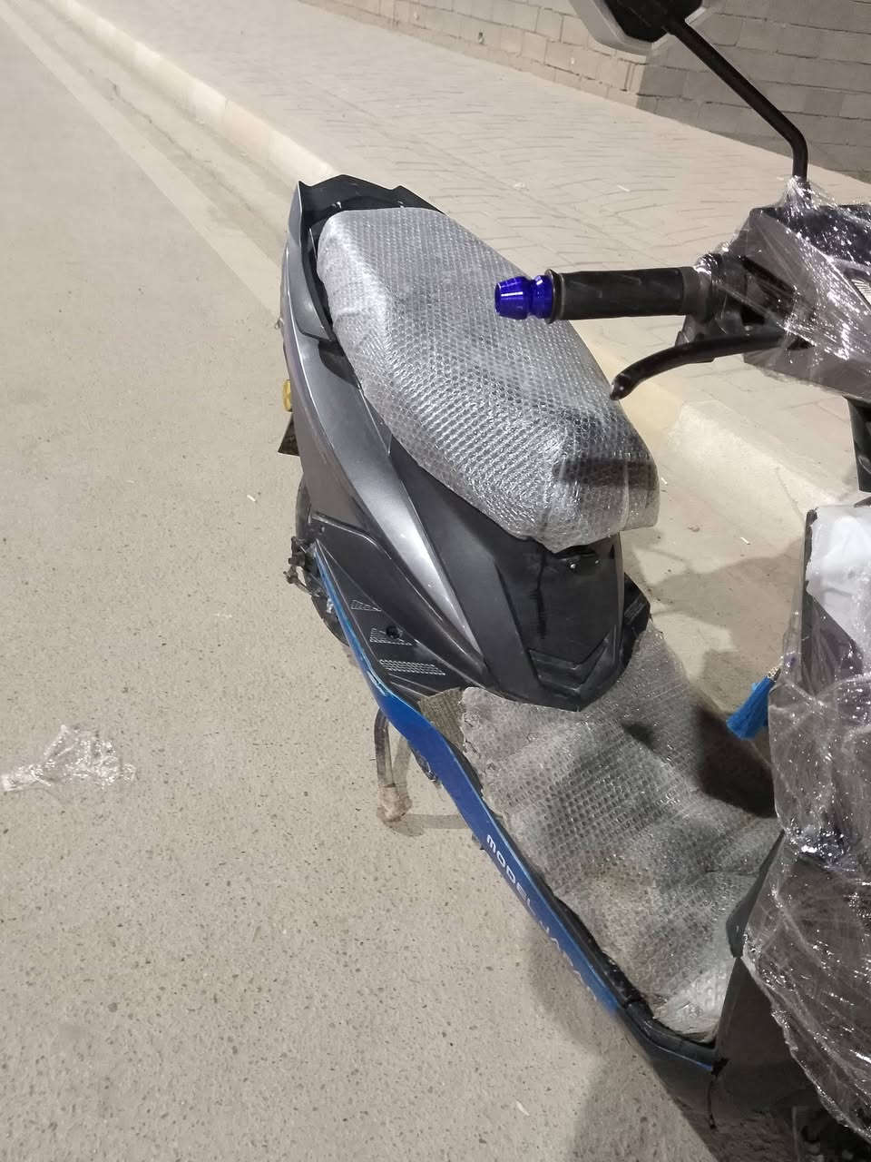سلام عليكم من رخصه الادمن دراجة شحن للبيع دراجة نضيفه كل نقص مابيها بطاريات عدد البطاريات  7 اشاير كهربايات كلها شغاله مكاني رمادي تاميم الاستفسارات ***********
