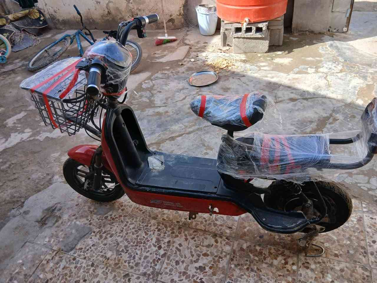 سلام عليكم دراجه شحن حجم ١٤ للبيع دراجه حلوه ونضيفه بيه بس واير بي طبك سوي وشغل وطلع دراجه نضيفه لله شاهد قيم واخذ موجود خاص واتساب ***********
