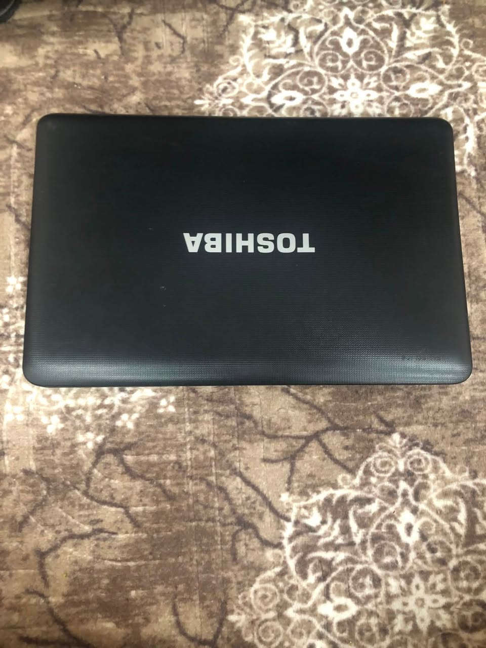 لابتوب توشيبا (Toshiba) نظيف جداً مع كامل الملحقات
الجهاز شغال وما بيه أي مشكلة، مخصص للتصفح، البحوث، متابعة المحاضرات، ومشاهدة الأفلام واليوتيوب، ويا ألعاب خفيفة. بيعته وياه ملحقات كاملة وممتازة ما تحتاج تشتري أي شي إضافي وياه.
المواصفات 
 الموديل: Toshiba Satellite C650
 المعالج: Intel Pentium Dual-Core T4500
 الرام (العشوائية): 4 جيجا
 الذاكرة (الهارد): 128 جيجا
 النظام: ويندوز 10 برو (Windows 10 Pro) 
 الشاشة وباقي القطع: نظيفة والوضوح ممتاز
الملحقات مع الجهاز
1 شاحن الجهاز الأصلي.
2 حقيبة لابتوب 
3 ماوس سلكي عدد (2).
4 جوستك عدد (2) نوع Favan بحالة ممتازة وشغالة تمام.
السعر: 95 ألف دينار وبيه مجال بسيط للشراي الطيب
الموقع البصره إبي الخصيب شارع ابو الجوزي


**إذا كنت صاحب هذا الإعلان وتريد حذفه لأي سبب، رجاءا أرسل رسالة إلى الدعم الفني**