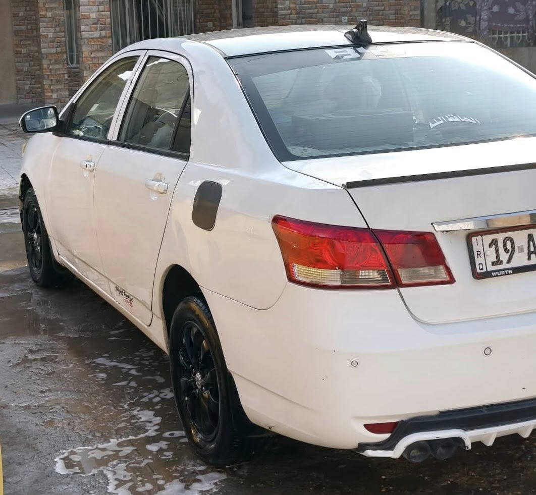 السلام عليكم
للبيع (بي واي دي G3) الموديل. (2013)
لون ابيض رقم (كربلاء) رقم جديد انكليزي سنويه جديده هزه جديده  مشروع وطني تحويل مباشر لجميع المحافظات العراق. 

مواصفات السيارة. 
سلايد روف 
بصمة تشغيل 
بصمة ابواب 
اشاير مري
شاشة اندرويد احدث اصدار 
بلوتوث
سماعة دمام 
دوشمة جديدة
لايت زنون ناصي عالي 
حساس خلفي 
تخم تاير جديد 
ويل كب رياضي 
باتري جديد 
عبوة ڤيت بم جديدة 
ادامه كامله للسيارة / السيارة محورة كير ومكينه وضفيره كورلا بنيد كامل ترايك. للبصره المكينه اكثر من ممتازه 
بيها جاملغ امامي خلفي 
مصبوغة احزام اثر شخوط 
صدر السيارة نص عمر / تبريد عطل في الكمبريسر 
السعر المطلوب (52 ورقه)+ بيها مجال 
مكان سياره بغداد حي العامل / متواجد فيس واتساب للاتصال ***********
