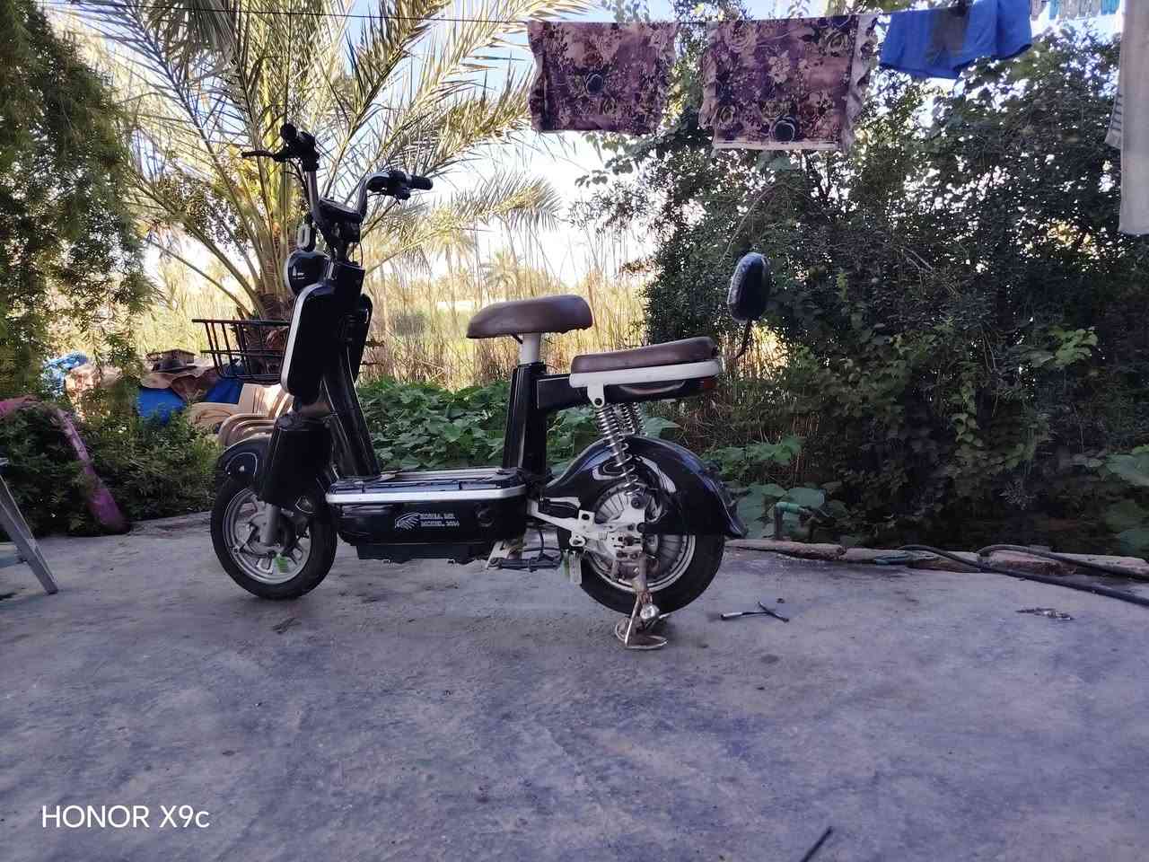 سلام عليكم بسكل شحن فقط يحتاج بطاريات سعر ١٥٠الف طوريج غراضه كامله شاحنه ***********
