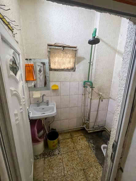 #للايجار____في____السيدية 
مشتمل طابق ارضي معزول 

يحتوي على غرفة وصالة ومطبخ وخدمات 

قيمة الاجار:550 قفل 

للاستفسار:***********

او زيارة مكتب الفهد الهندسي للمقاولات العامة/شارع جامع الاقصى مقابل مكتبة الحكم سنتر
