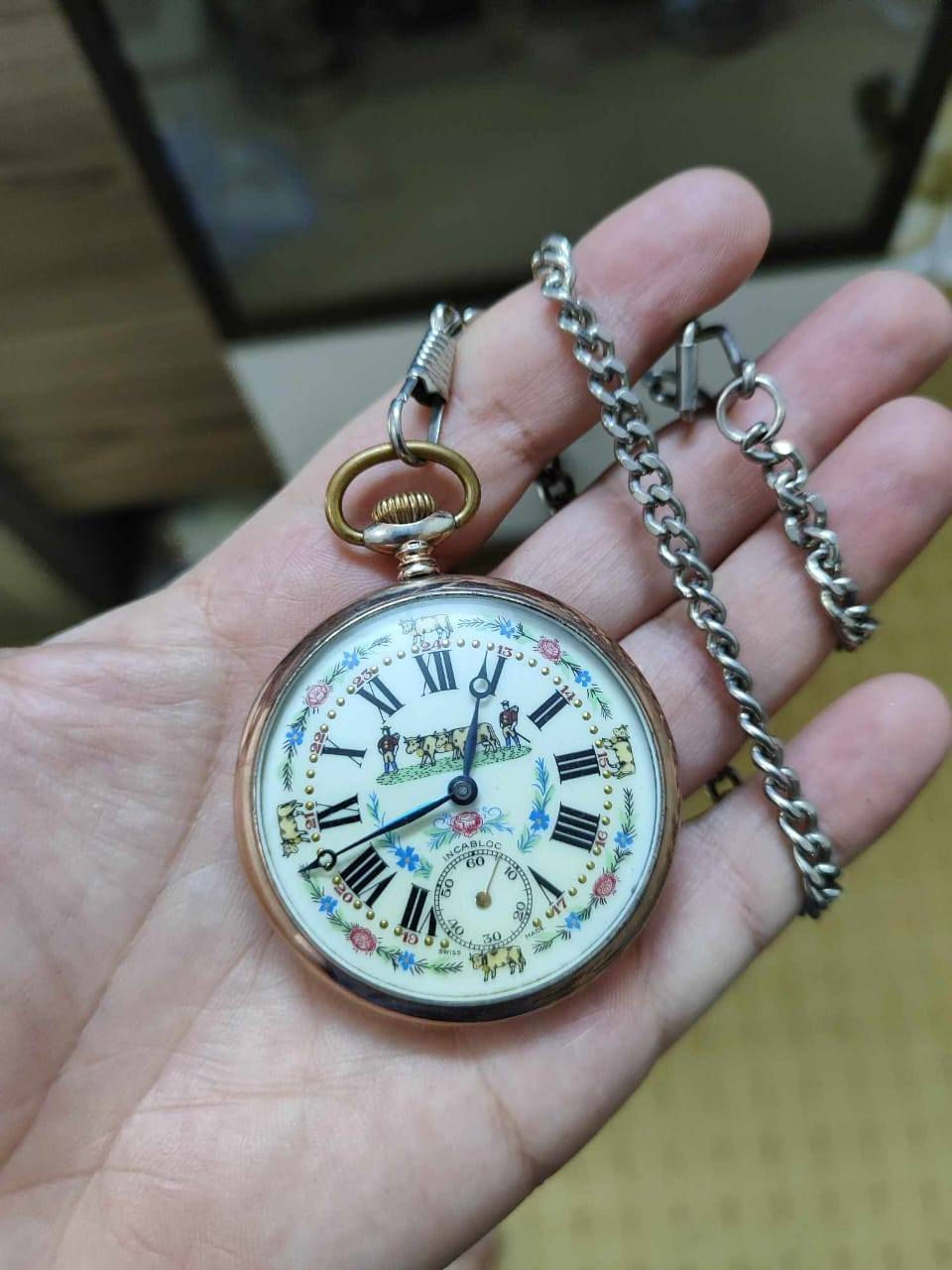 ساعه قديه ع تعريف ميشل جوردي. جيب سويسري  ذهب. وفضه بل كامل
ساعه من نوادر


**إذا كنت صاحب هذا الإعلان وتريد حذفه لأي سبب، رجاءا أرسل رسالة إلى الدعم الفني**