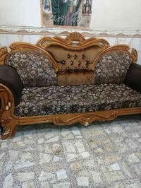 عندي تخم ٨ مقاعد اثنين كبار ووحدة ام المقعدين نظيف بلوك اي ضرر مابي ود...