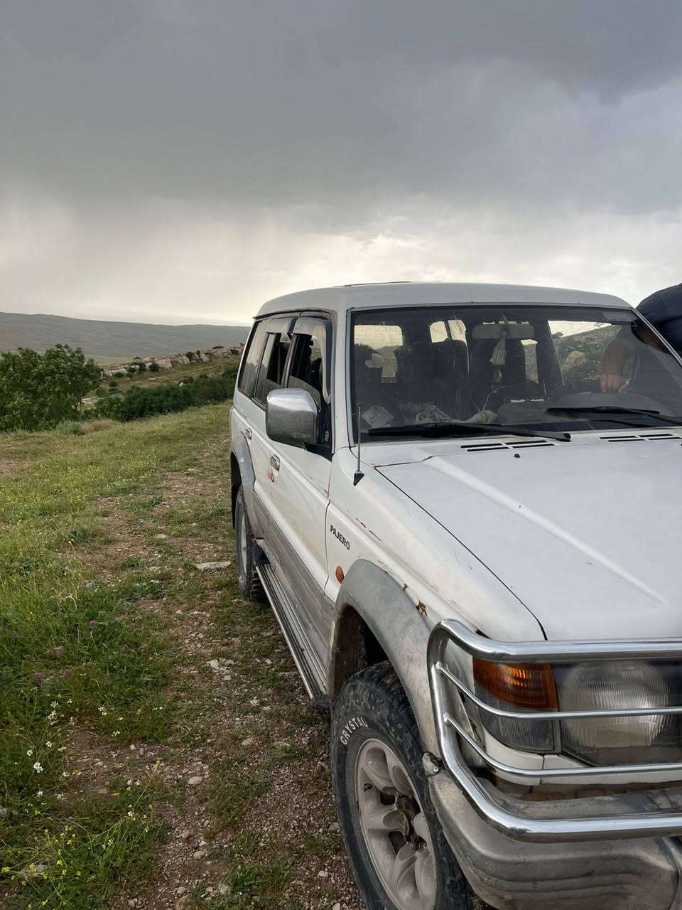 السلام عليكم  للبيع سياره باجيرو موديل 1994 محرك والكير بطه vvt 3000 السياره بسمي   السعر 55 المعلومات اتصل على الرقم ***********
