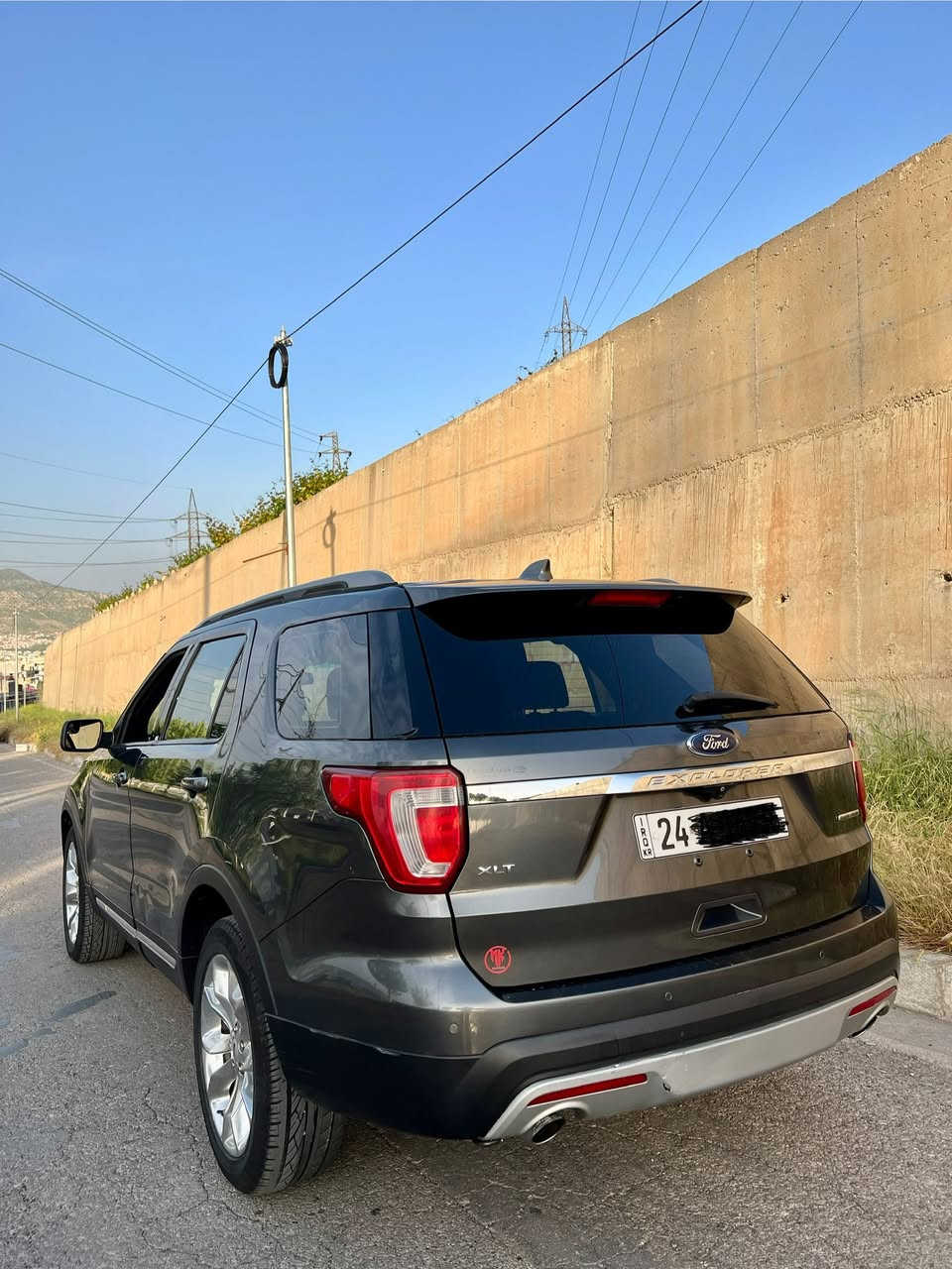 اكسبلور ٢٠١٦
بصمه 
تشغيل عن بعد 
كشنات جلد 
فول بدون سلايد و بدون دبل 
كشن جلد كهرب 
الضرر جاملغين بدون دواخل بدون ارباك 
السيارة علا وضع الشركة كلشي بشرط 
رقم دهوك 
*********** واتساب
