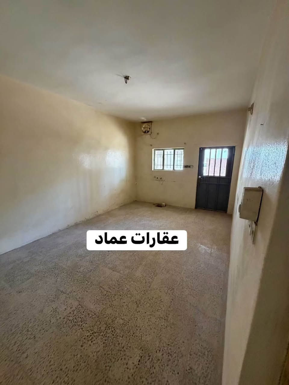 🏡 فرصة لا تُعوَّض – بيت للبيع في حي الخضراء 🔥
إذا تبحث عن بيت بموقع ممتاز ومساحة كبيرة، فهذا العرض مناسب إلك.

📐 المساحة: 300 متر مربع
🏠 عدد الطوابق: قاطين
🛏️ عدد الغرف: 4 غرف
🔨 الحالة: يحتوي على بعض النواقص، مما يمنحك فرصة لتحديثه وتشطيبه بالشكل الذي يناسب ذوقك.

📍 الموقع: حي الخضراء – شارع 10، قرب بيت الحاج مهدي العران، وعلى شارع رئيسي.

📞 للاستفسار والمعاينة زوروا مكتبنا معمل ادويه عمارة الخيرات عقارات عماد البازي 
***********

📩 تواصل الآن ولا تفوّت هذه الفرصة.
