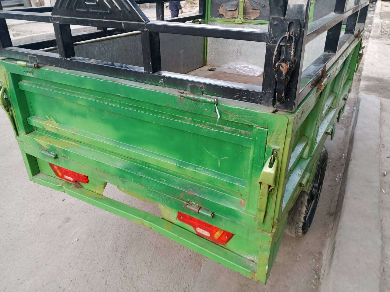 السلام عليكم ستوته للبيع حجم الجبيره نضيفه موديل 22 كله شغاله كهرباءت تارات نضيفه بطاريات كبار  5 السعر 950 مكاني بغداد شارع النضال هذا رقمي ***********
